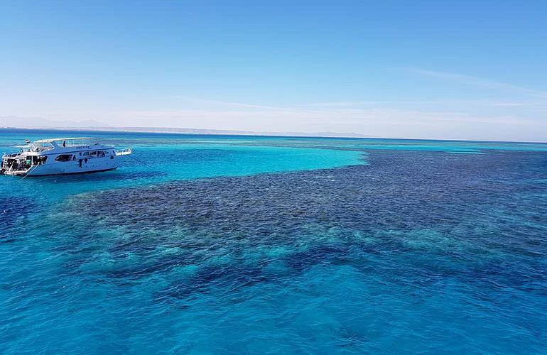 Exklusive Makadi Bay Bootstour: Privater Ausflug auf eine einsame Insel mit Schnorcheln