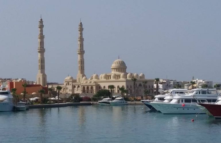 Private Stadtrundfahrt durch Hurghada von Makadi Bay aus