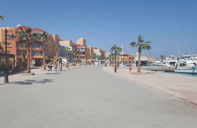 Private Stadtrundfahrt durch Hurghada von Makadi Bay aus