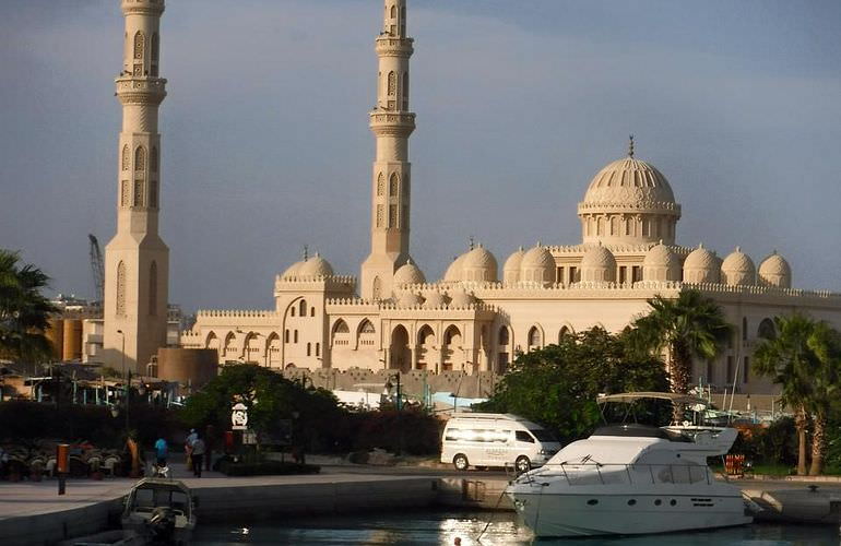 Private Stadtrundfahrt durch Hurghada von Makadi Bay aus