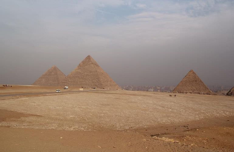Ausflug von Makadi Bay zu den Pyramiden in Kairo mit eigenem Guide