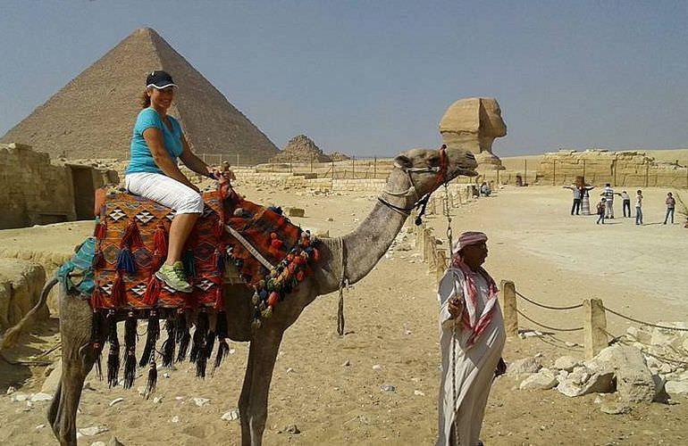 Ausflug von Makadi Bay zu den Pyramiden in Kairo mit eigenem Guide