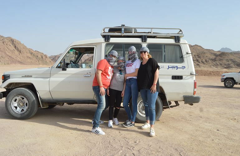 Kombi-Wüstentour in Makadi Bay: Quad, Jeep, Buggy und Kamelreiten