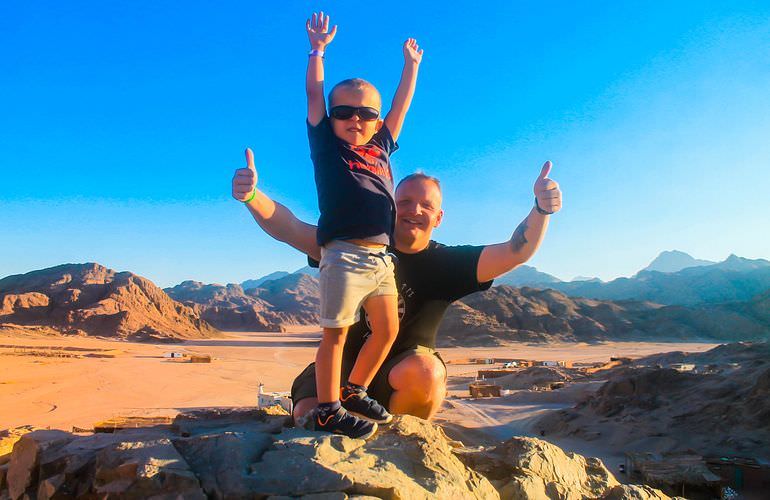 Kombi-Wüstentour in Makadi Bay: Quad, Jeep, Buggy und Kamelreiten