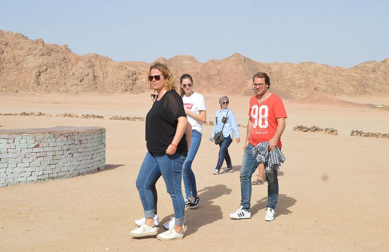 Kombi-Wüstentour in Makadi Bay: Quad, Jeep, Buggy und Kamelreiten