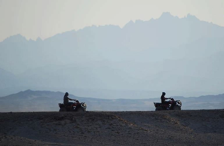 Quad Abenteuer in Makadi Bay: Private Tour durch die Wüste mit Abendessen