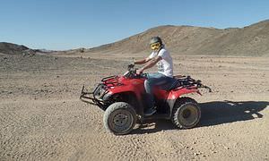 Quad Safari am Morgen durch die Wüste von Makadi Bay mit Kamelreiten