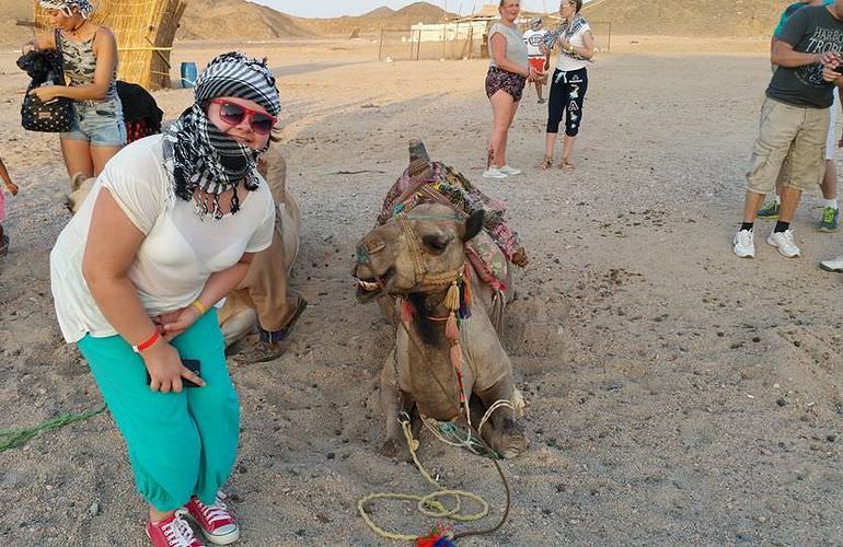 Quad Safari am Morgen durch die Wüste von Makadi Bay mit Kamelreiten