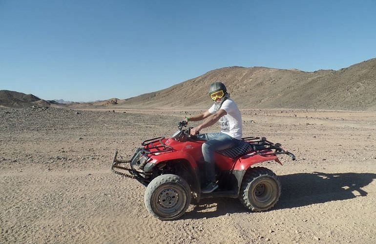 Quad Safari am Morgen durch die Wüste von Makadi Bay mit Kamelreiten