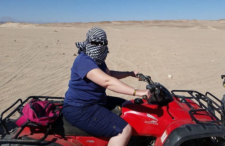 Quad Safari am Morgen durch die Wüste von Makadi Bay mit Kamelreiten