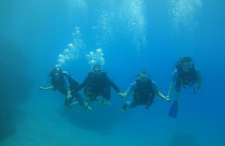 Fun Diving Makadi Bay - Ganztägige Tauchfahrt mit 2 Tauchgängen